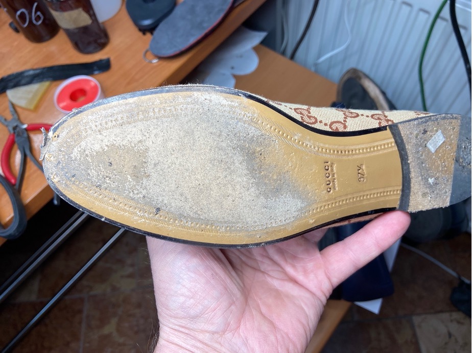 Профессиональный ремонт и реставрация обуви в Москве
